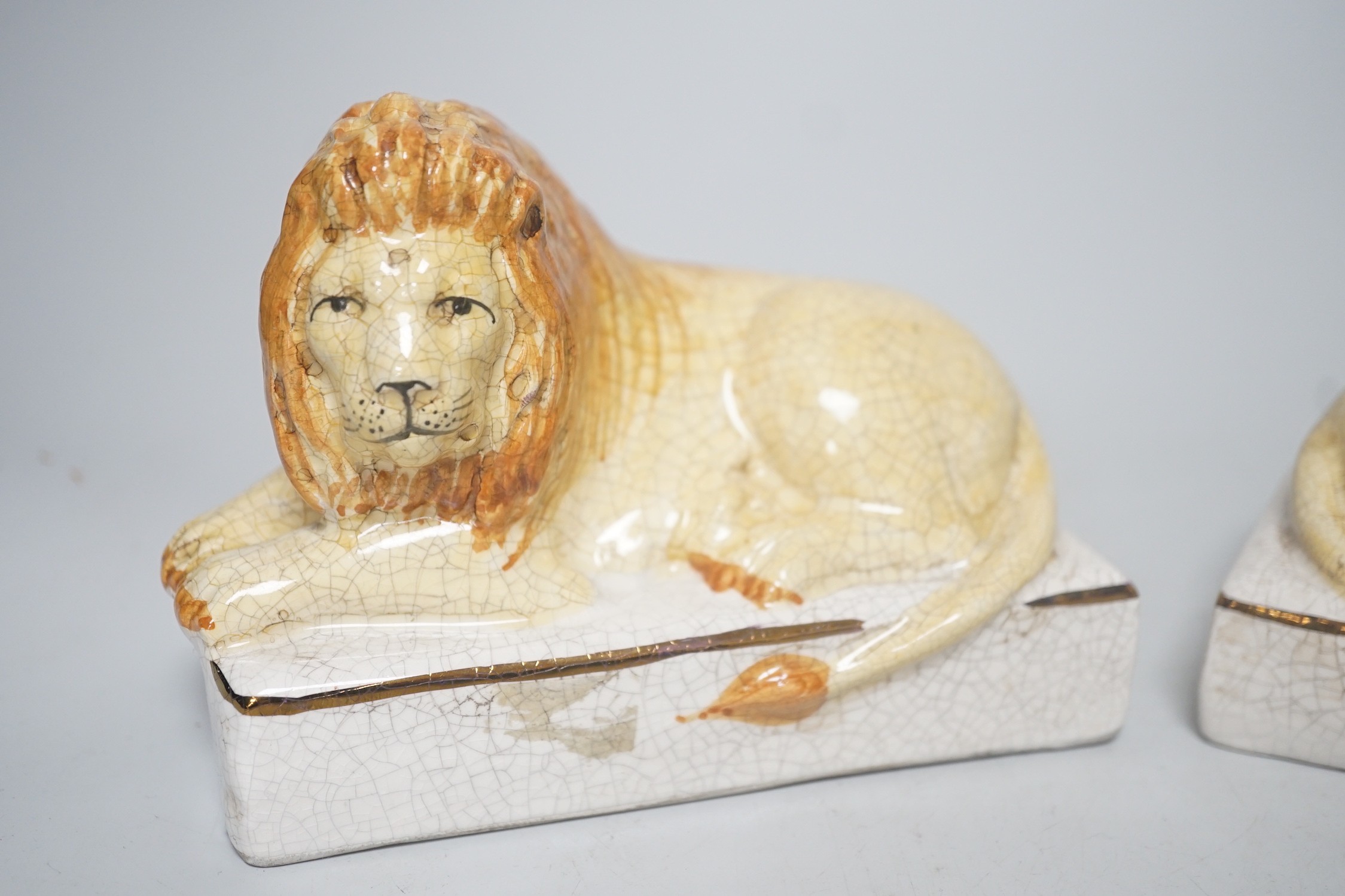 A pair of Staffordshire style lions, 15cm